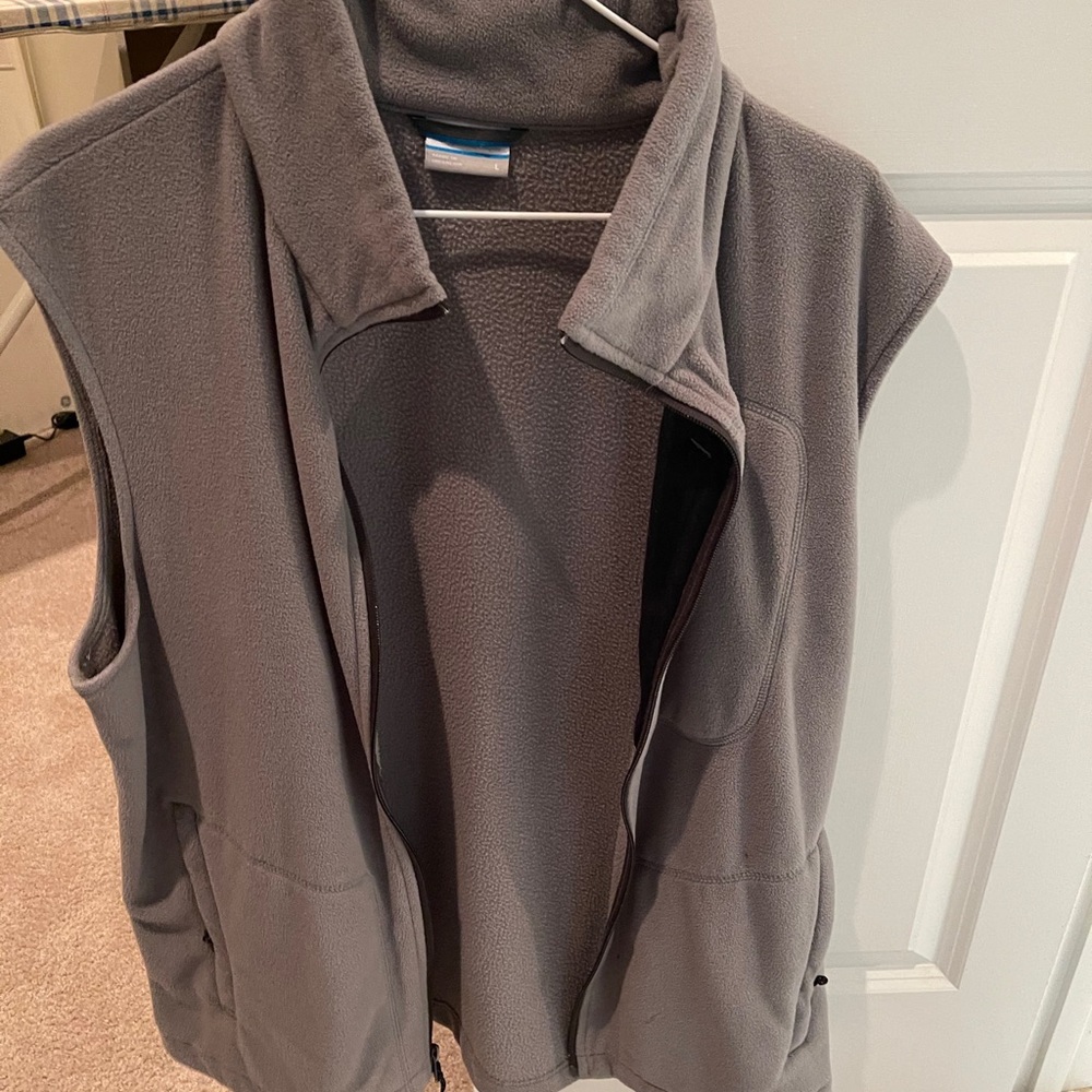 Grey men’s Columbia Fleece Vest
